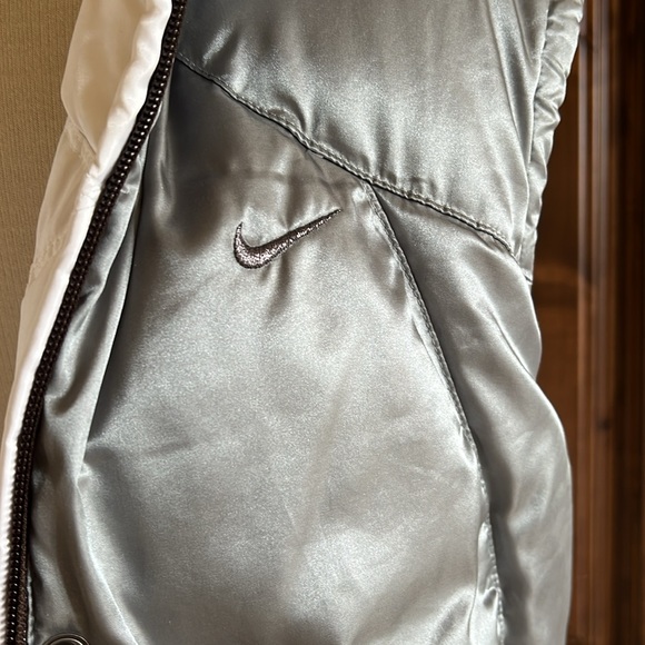 Nike white, silver reversible puffer vest - Picture 6 of 7